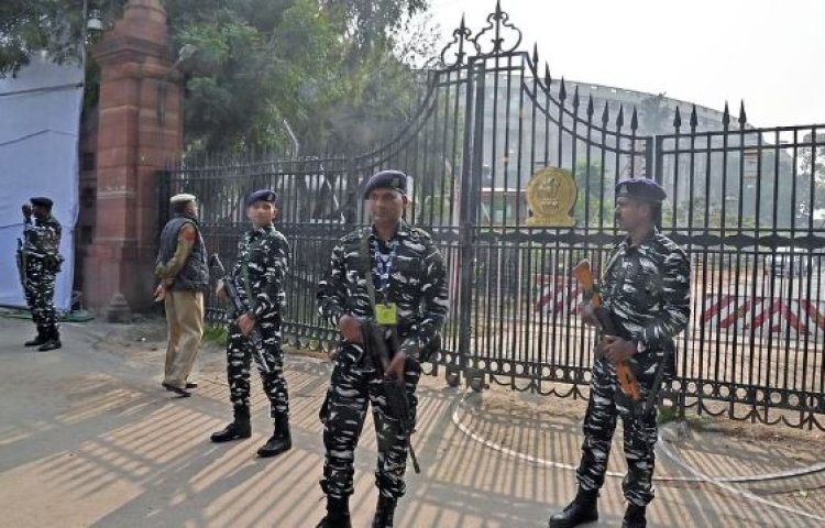 Parliament Security Breach: लोकसभा सचिवालय ने लिया एक्शन, जानें सभी अपडेट