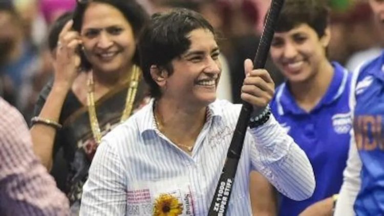 Vinesh Phogat Salary: रेलवे में OSD की नौकरी छोड़ी... जानिए अभी कितना कमा रही हैं विनेश फोगाट