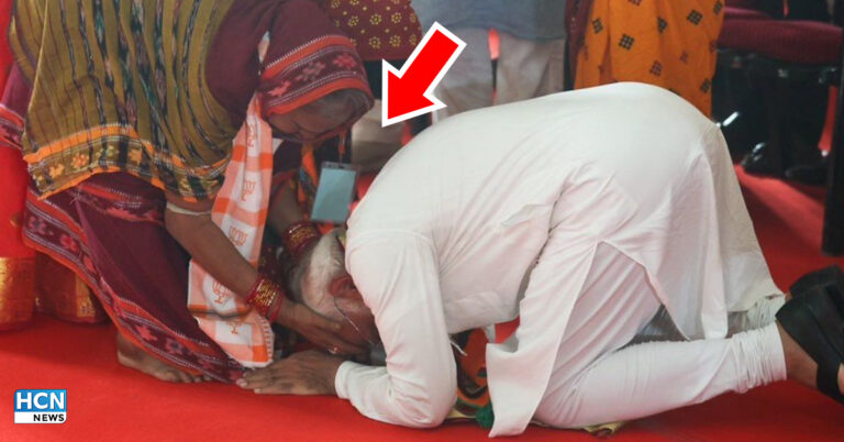 प्रधानमंत्री नरेंद्र मोदी क्यों हुए दण्डवत? कौन है वायरल बुजुर्ग महिला?